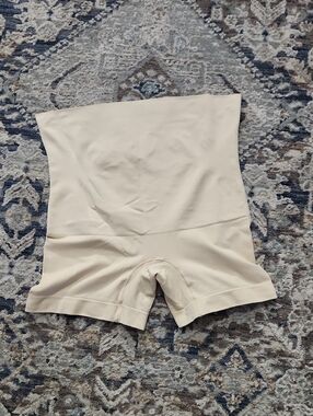 ATTLADY Seamless High-Waist Shaping Shorts in Light Beige